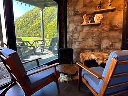 Runaway House - Qalaciq