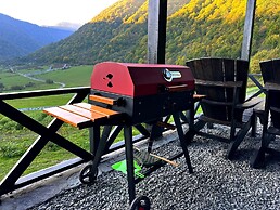 Runaway House - Qalaciq