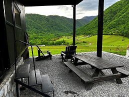 Runaway House - Qalaciq