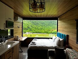 Runaway House - Qalaciq