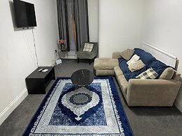 Seaside - House - Sleeps 10 - Parking - Garden