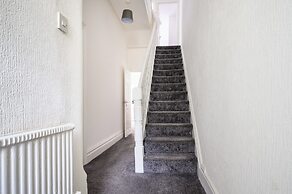 Seaside - House - Sleeps 10 - Parking - Garden