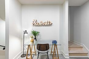 The Outrider by AvantStay Chic Stay Close to Broadway