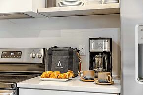 The Outrider by AvantStay Chic Stay Close to Broadway