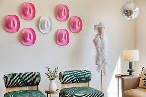 The Outrider by AvantStay Chic Stay Close to Broadway