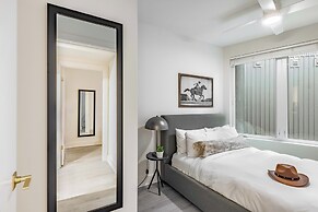 The Outrider by AvantStay Chic Stay Close to Broadway