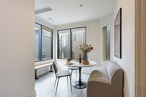 The Outrider by AvantStay Chic Stay Close to Broadway