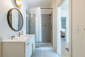 The Outrider by AvantStay Chic Stay Close to Broadway