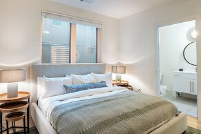 The Outrider by AvantStay Chic Stay Close to Broadway