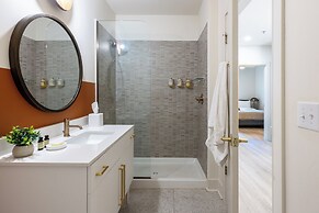 The Outrider by AvantStay Chic Stay Close to Broadway