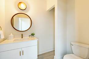 The Outrider by AvantStay Chic Stay Close to Broadway