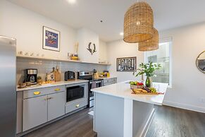 The Outrider by AvantStay Chic Stay Close to Broadway