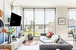 The Outrider by AvantStay Chic Stay Close to Broadway