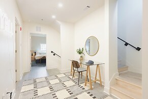 The Outrider by AvantStay Chic Stay Close to Broadway