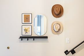 The Outrider by AvantStay Chic Stay Close to Broadway