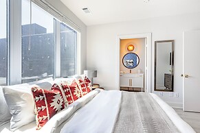 The Outrider by AvantStay Chic Stay Close to Broadway