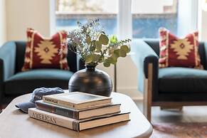 The Outrider by AvantStay Chic Stay Close to Broadway