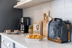 The Outrider by AvantStay Chic Stay Close to Broadway