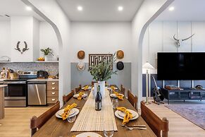 The Outrider by AvantStay Chic Stay Close to Broadway