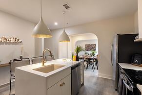 The Outrider by AvantStay Chic Stay Close to Broadway