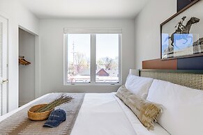 The Outrider by AvantStay Chic Stay Close to Broadway