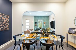 The Outrider by AvantStay Chic Stay Close to Broadway