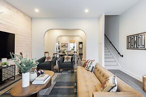 The Outrider by AvantStay Chic Stay Close to Broadway