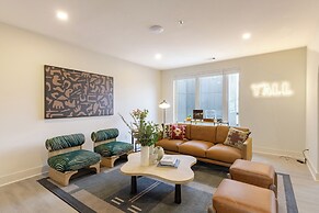 The Outrider by AvantStay Chic Stay Close to Broadway