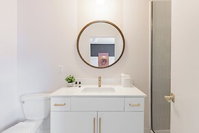 The Outrider by AvantStay Chic Stay Close to Broadway