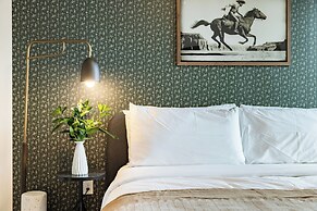 The Outrider by AvantStay Chic Stay Close to Broadway