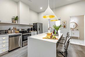 The Outrider by AvantStay Chic Stay Close to Broadway