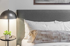 The Outrider by AvantStay Chic Stay Close to Broadway