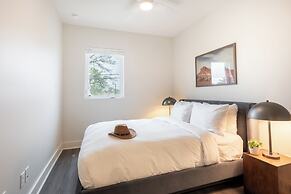 The Outrider by AvantStay Chic Stay Close to Broadway