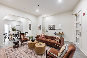 The Outrider by AvantStay Chic Stay Close to Broadway