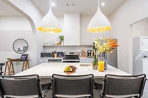 The Outrider by AvantStay Chic Stay Close to Broadway