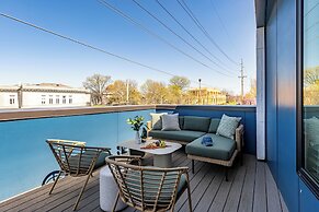 The Outrider by AvantStay Chic Stay Close to Broadway