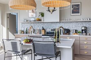 The Outrider by AvantStay Chic Stay Close to Broadway