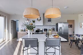 The Outrider by AvantStay Chic Stay Close to Broadway