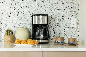 The Outrider by AvantStay Chic Stay Close to Broadway