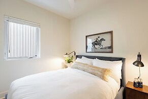 The Outrider by AvantStay Chic Stay Close to Broadway