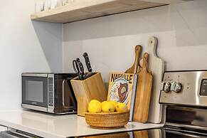 The Outrider by AvantStay Chic Stay Close to Broadway