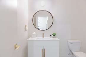 The Outrider by AvantStay Chic Stay Close to Broadway