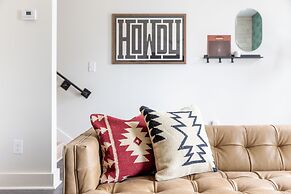 The Outrider by AvantStay Chic Stay Close to Broadway