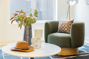 The Outrider by AvantStay Chic Stay Close to Broadway