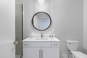 The Outrider by AvantStay Chic Stay Close to Broadway