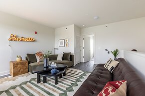 The Outrider by AvantStay Chic Stay Close to Broadway