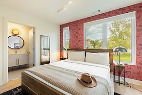 The Outrider by AvantStay Chic Stay Close to Broadway