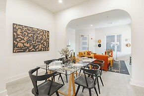 The Outrider by AvantStay Chic Stay Close to Broadway