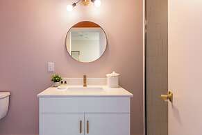 The Outrider by AvantStay Chic Stay Close to Broadway