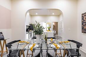 The Outrider by AvantStay Chic Stay Close to Broadway